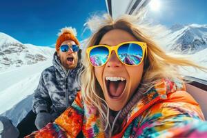 im schneebedeckt Wetter Winter Skifahren Jahreszeit Snowboarder glücklich zum Selfies Winter foto