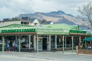 Queenstown, Neu Neuseeland -24. September 2017 - - das Starbucks Kaffee Geschäft im Queenstown Einkaufszentrum, Neu Neuseeland. foto