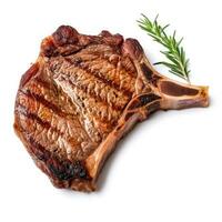 verlockend t Knochen Steak gegrillt und gewürzt künstlerisch isoliert auf ein Weiß Hintergrund foto