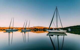 still Gelassenheit, ein fesselnd Panorama von Segelboote anmutig treibend auf ein spiegelartig See. ai generiert foto