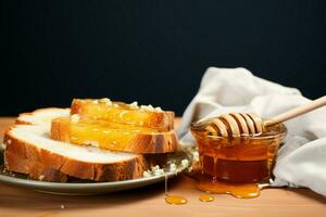 Frühstück Tableau Bienenwabe gekrönt Brot Scheibe auf Holz, mischen Texturen und Aromen ai generiert foto