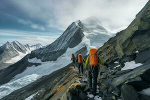 Alpinisten erobern Großglockner, aufsteigend majestätisch Berg Spitzen ai generiert foto