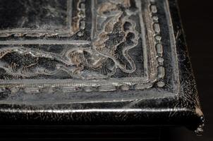 Fragment des Ledereinbands einer alten Buchmakronahaufnahme foto