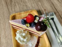 köstlich gemischt Beere Käsekuchen foto