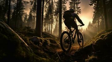 Berg Biker auf Wald Weg im das Sonnenuntergang. generativ ai foto