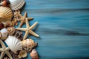 Muscheln und Star Fisch auf ein hölzern Blau hintergrund.generativ ai. foto