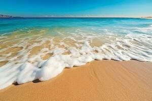 Blau Ozean Wellen auf sauber sandig Strand mit Sonnenschein.generativ ai. foto