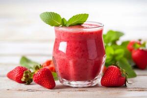 frisch stawberry Smoothie isoliert auf Weiß Hintergrund foto