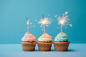 funkelnd Cupcakes zum ein Geburtstag Party foto