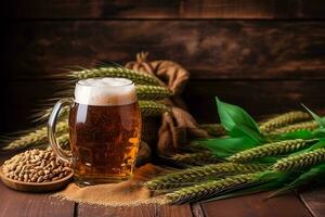 Bier mit Ohren von Weizen auf hölzern Hintergrund foto