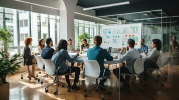 Mannschaft Treffen mit Whiteboard Brainstorming foto