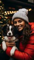 glücklich Hund posieren im ein Santa Hut mit seine Inhaber foto