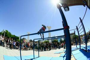 Charkiw, Ukraine - 27. Mai 2018 Street Workout Show während des jährlichen Festivals der Straßenkulturen foto