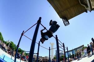 Charkiw, Ukraine - 27. Mai 2018 Street Workout Show während des jährlichen Festivals der Straßenkulturen foto