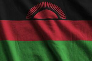 Malawi-Flagge mit großen Falten, die im Innenbereich unter dem Studiolicht wehen. die offiziellen symbole und farben im banner foto