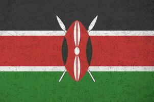 Kenia Flagge abgebildet im hell Farbe Farben auf alt Linderung Verputzen Mauer. texturiert Banner auf Rau Hintergrund foto