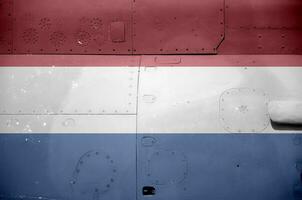 Niederlande Flagge abgebildet auf Seite Teil von Militär- gepanzert Hubschrauber Nahaufnahme. Heer Kräfte Flugzeug konzeptionelle Hintergrund foto