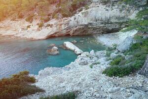 reisen in der türkei ägäis und felsen lagunenlandschaft natur foto