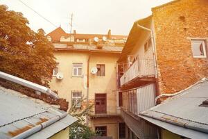 Blick auf die Dächer der historischen Altstadt von Lemberg, Ukraine foto