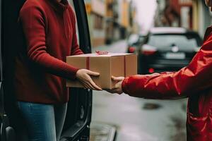 weiblich Hand Empfang ein Box von das Lieferung Person, online Lieferung Person foto