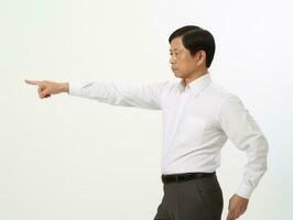 asiatisch Mann im emotional dynamisch Pose auf Weiß Hintergrund ai generativ foto