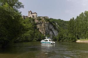 Hausboot-Kreuzfahrt auf dem Fluss Le Lot in Frankreich foto