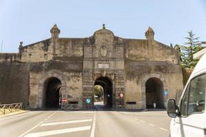 gewölbte struktur für den eingang von orbetello, italien, 2020 foto