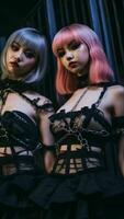 zwei Frauen gekleidet im gotisch Outfits mit Rosa Haar generativ ai foto
