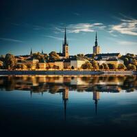 heiter direkt am Wasser Stadtbild mit Reflexionen im Wasser foto