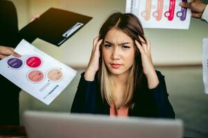 Stress von Arbeit Arbeit Probleme, ein Menge von arbeiten, schwer arbeiten, emotional Stress Arbeitslosigkeit Situation, arbeitslos foto