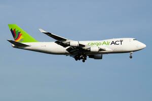 Handlung Fluggesellschaften Ladung boeing 747-400 tc-acr Ladung Flugzeug Landung beim Istanbul atatürk Flughafen foto