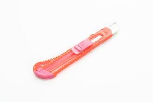 rosa Cuttermesser auf weißem Hintergrund foto