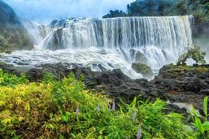 Der Sae Pong Lai Wasserfall in Südlaos foto