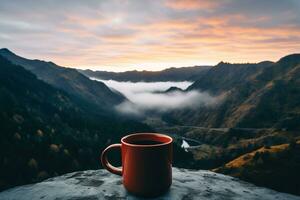 rot Tasse von Kaffee oder Tee auf ein nebelig Berg Landschaft früh Morgen, generativ ai foto