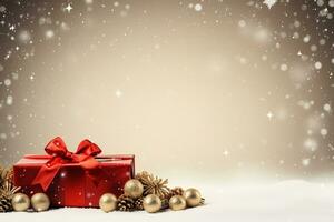 Weihnachten Dekoration Komposition auf Licht glühend Hintergrund mit rot Geschenk Kasten, golden Weihnachten Baum Dekorationen und Kiefer Zapfen foto