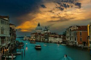 Grand Canal in der Sonnenuntergangszeit, Venedig, Italien foto