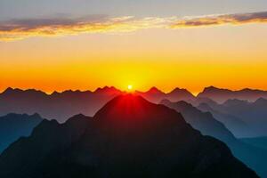 Berg Silhouetten beim Sonnenaufgang. ai generativ Profi Foto