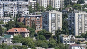 Stadtlandschaft mit Gebäuden und Architektur. yalta foto