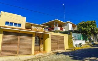 puerto escondido Oaxaca Mexiko 2023 typisch schön bunt Tourist Straße Bürgersteig Stadt puerto escondido Mexiko. foto