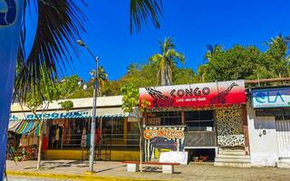 puerto escondido Oaxaca Mexiko 2023 typisch schön bunt Tourist Straße Bürgersteig Stadt puerto escondido Mexiko. foto