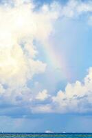 tropisch Mexikaner Strand Regenbogen Türkis Wasser playa del carmen Mexiko. foto