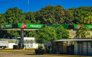 puerto escondido Oaxaca Mexiko 2023 Mexikaner pemex Geschäft Geschäft beim pemex Benzin Gas Bahnhof Mexiko. foto