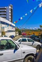 puerto escondido Oaxaca Mexiko 2023 typisch schön bunt Tourist Straße Bürgersteig Stadt puerto escondido Mexiko. foto