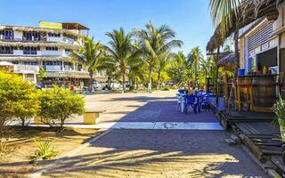 puerto escondido Oaxaca Mexiko 2023 typisch schön bunt Tourist Straße Bürgersteig Stadt puerto escondido Mexiko. foto