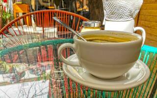 Tasse von Americano schwarz Kaffee im Restaurant Cafe im Mexiko. foto