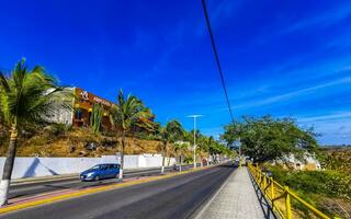 puerto escondido Oaxaca Mexiko 2023 typisch schön bunt Tourist Straße Bürgersteig Stadt puerto escondido Mexiko. foto