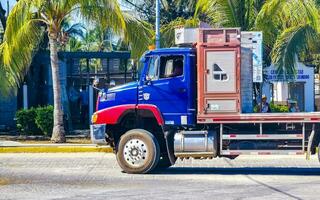 puerto escondido Oaxaca Mexiko 2023 Blau und rot alt Mexikaner LKW Transporter Lieferung Auto Mexiko. foto