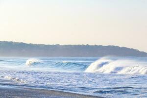 extrem riesiger großer surferwellenstrand la punta zicatela mexiko. foto