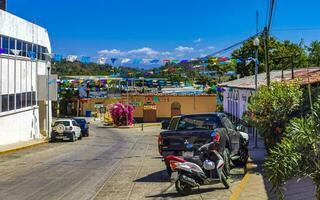 puerto escondido Oaxaca Mexiko 2023 typisch schön bunt Tourist Straße Bürgersteig Stadt puerto escondido Mexiko. foto