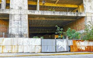 riesige gigantische baustelle bauruine in puerto escondido mexiko. foto